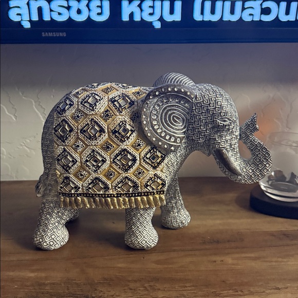 Decorative Elephant Figurine w/ Gold & Silver tall 7” lengths 9”plaster material - Picture 2 of 8